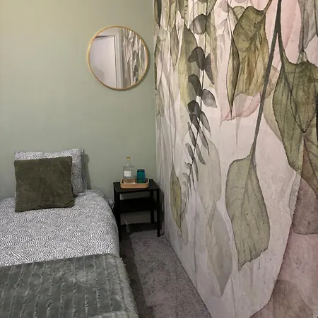 Shespace Apartrooms