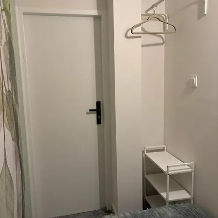 Kapselhotel Shespace Apartrooms *